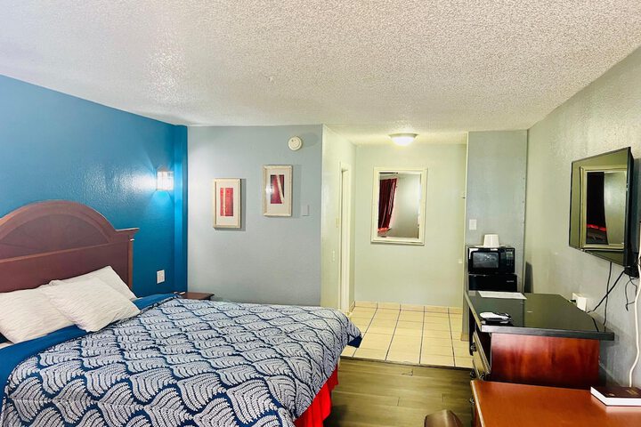Room 32 of 35