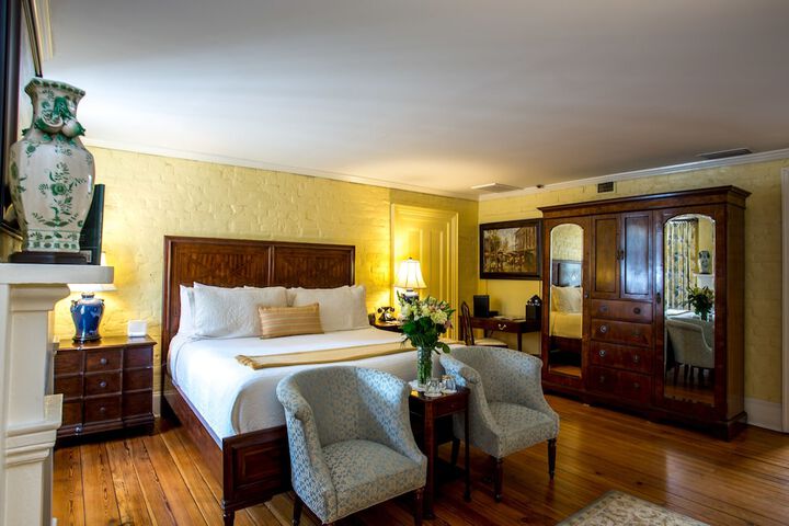 Room 73 of 158