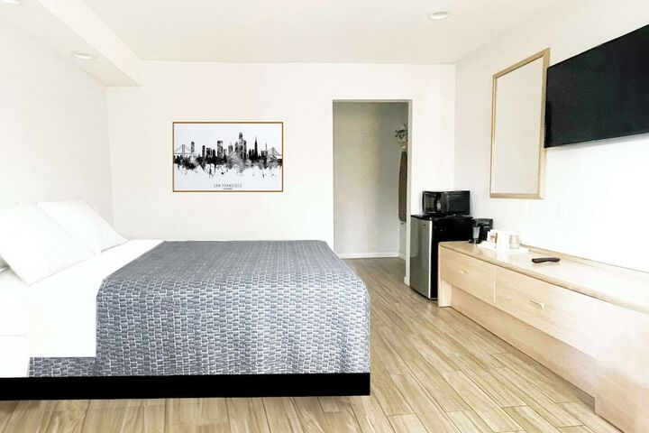 Room 14 of 16