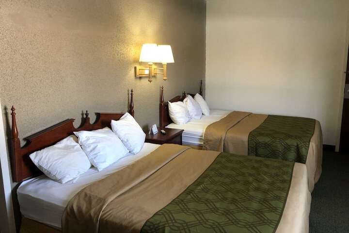 Room 11 of 25