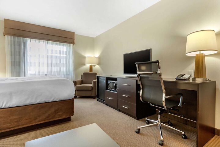 Room 32 of 49
