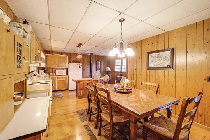 Rustic Linville Falls Cottage w / Fire Pit!