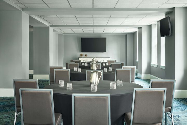 Redmont Hotel Birmingham Curio Collection by Hilton