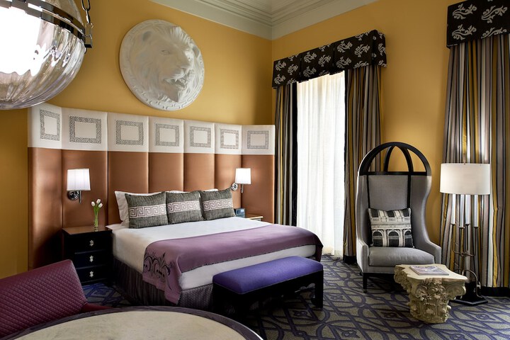 Room 32 of 61
