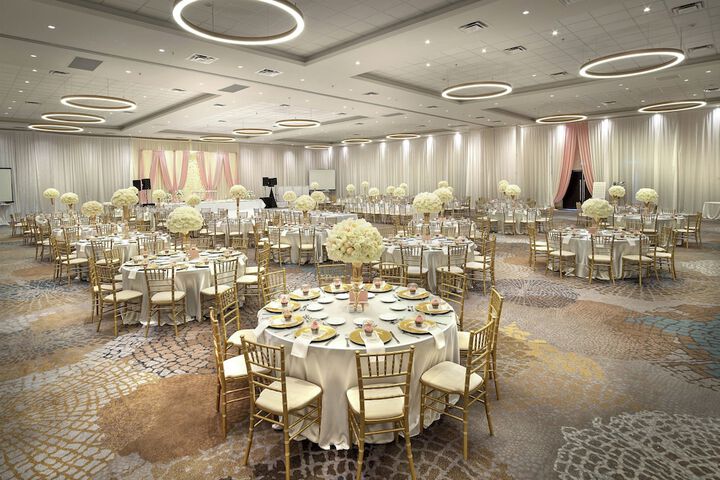 Ballroom/Hall 73 of 76
