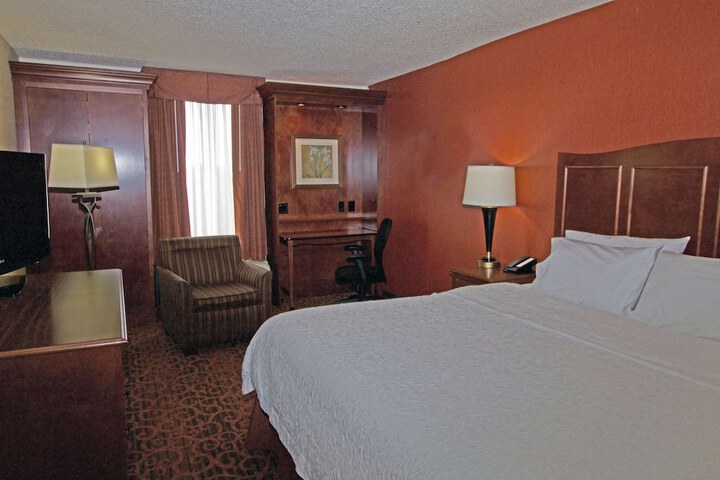 Room 9 of 32