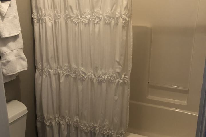 Room 6 of 105