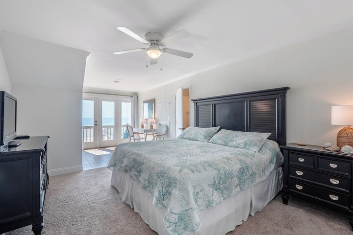 Surfside Cottage by Topsail Realty