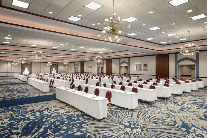 Embassy Suites by Hilton Cleveland Rockside