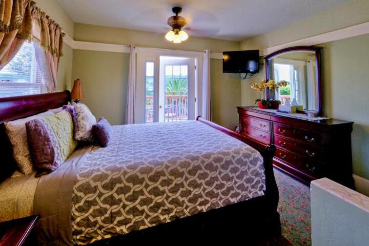 Shorelight Inn