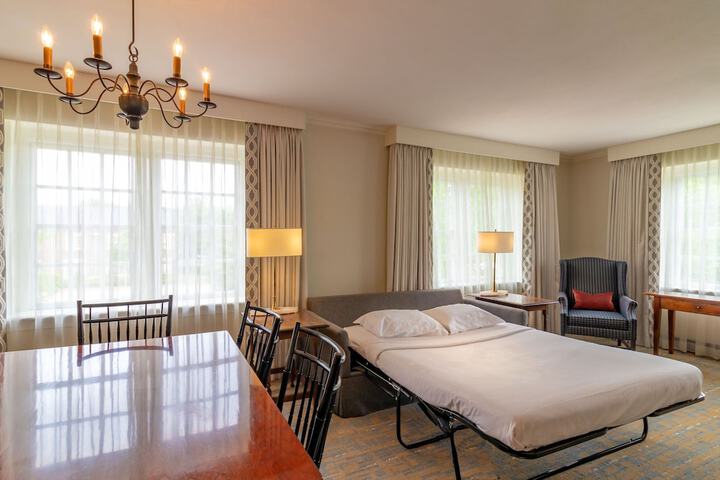 Williamsburg Lodge Autograph Collection