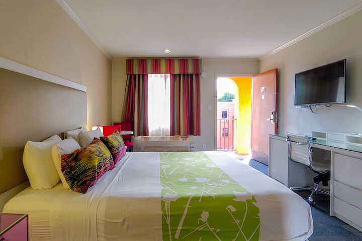 Room 27 of 39