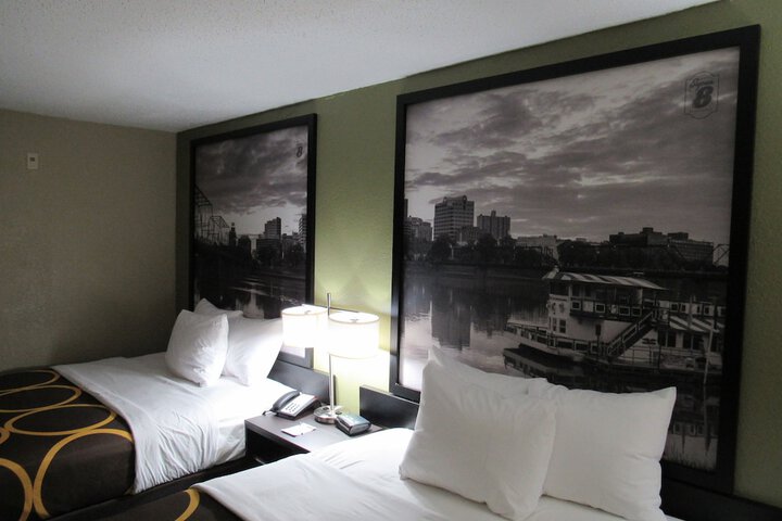 Super 8 by Wyndham New Cumberland