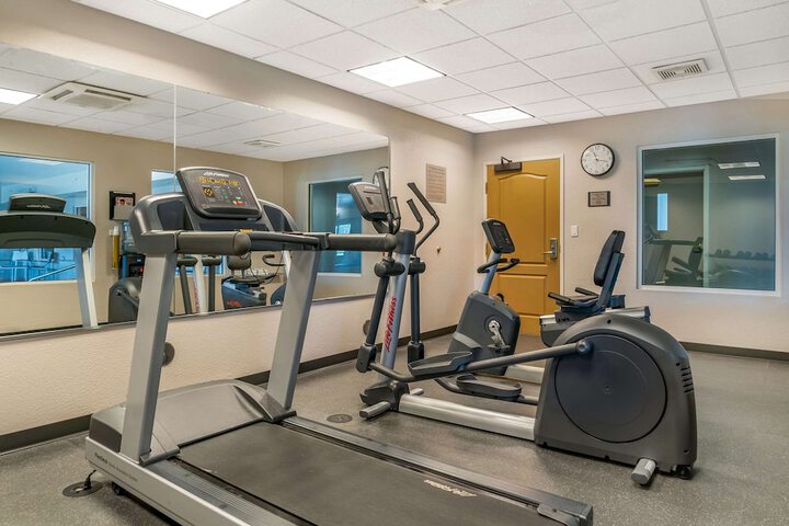 Country Inn & Suites by Radisson Rossford - Toledo South