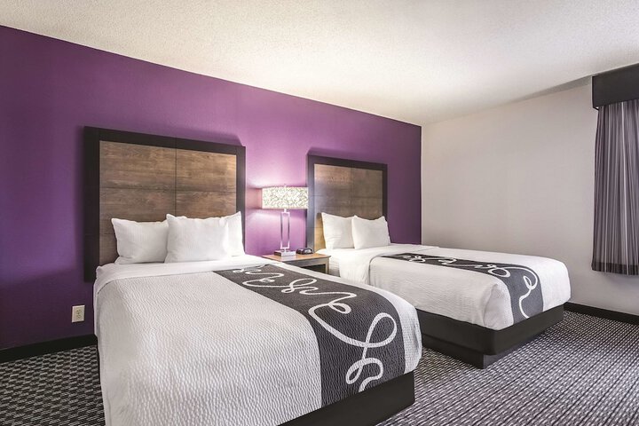 La Quinta Inn & Suites by Wyndham Hartford - Bradley Airport