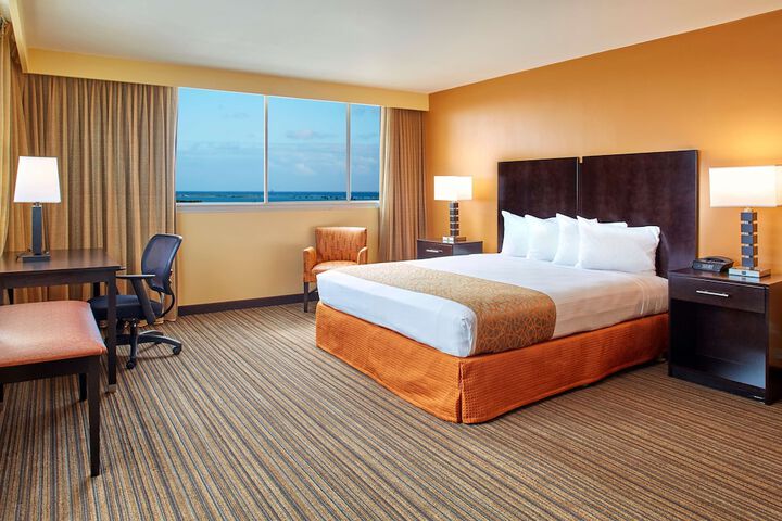 Best Western The Plaza Hotel Honolulu Airport - Free Breakfast