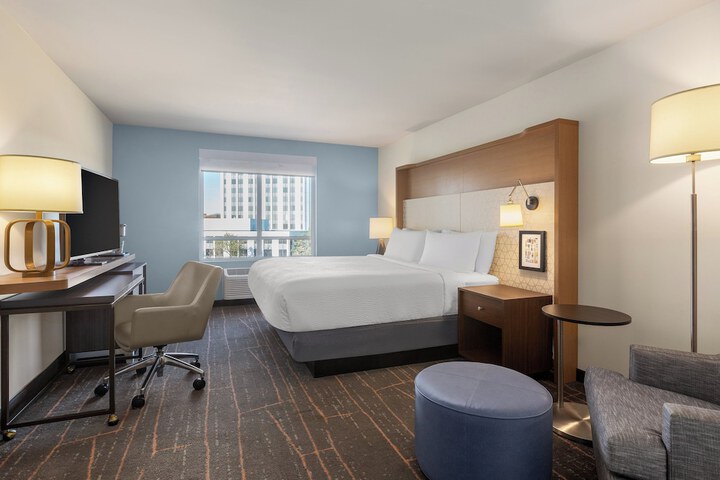 Holiday Inn & Suites Detroit - Troy by IHG