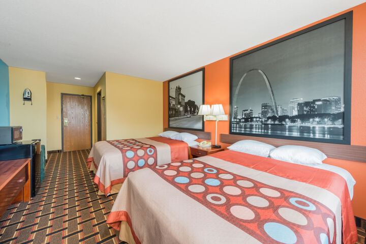 Room 9 of 18