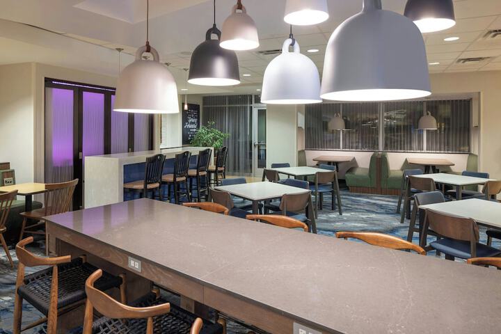 Fairfield Inn & Suites Springfield Northampton / Amherst