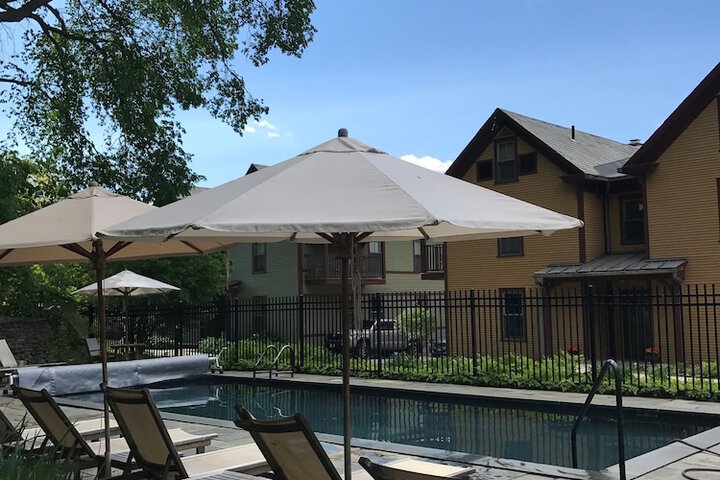 Pool 10 of 104