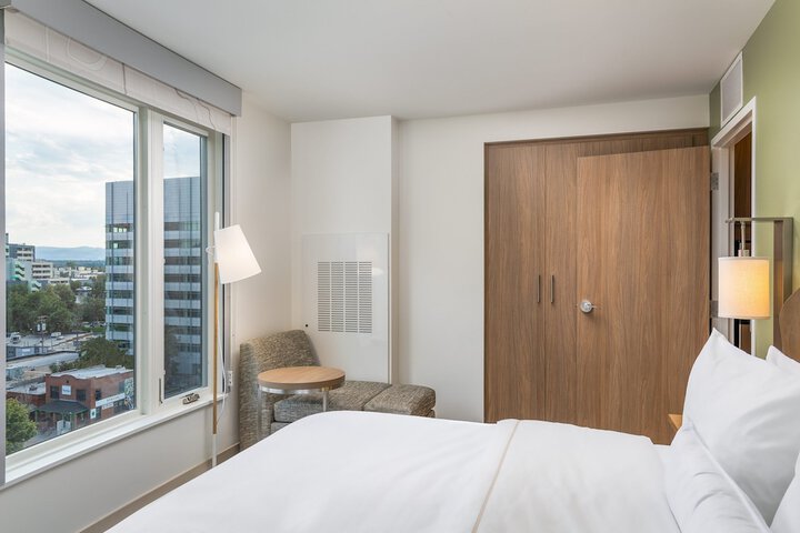 Room 27 of 65
