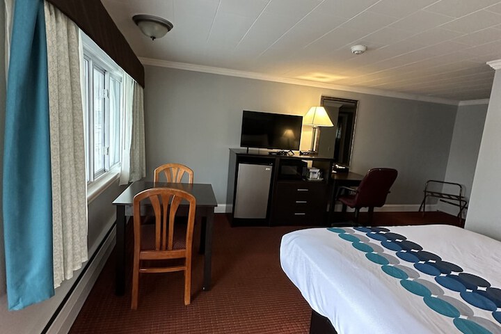 Room 52 of 101