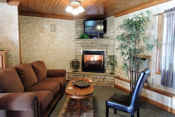 DONNAS PREMIER LODGING