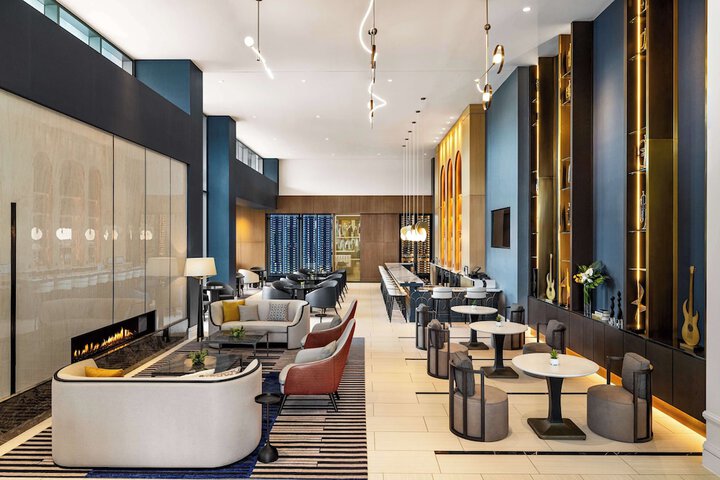 Lounge 54 of 65