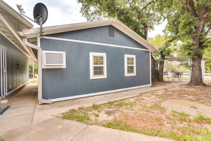 Kingston Cabin Rental: Walk to Lake Texoma Beaches