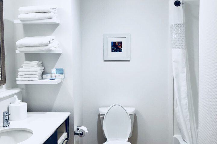Room 16 of 28
