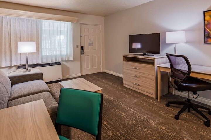 Room 17 of 33