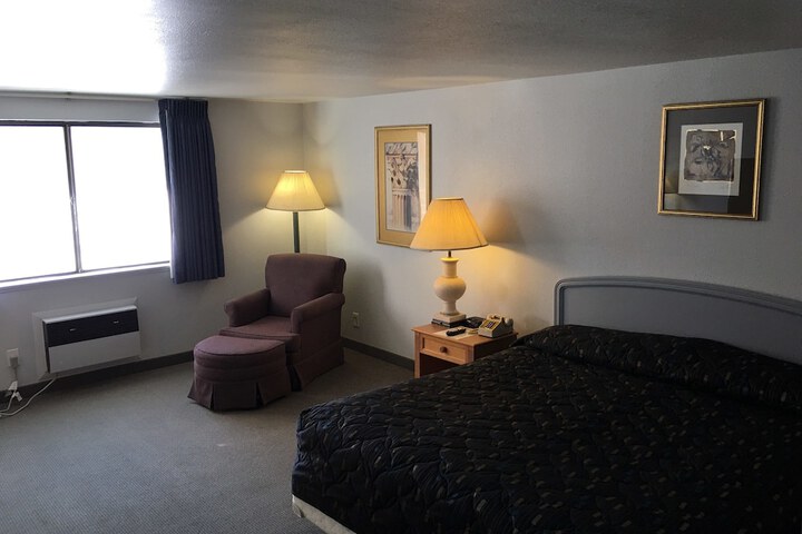 Room 11 of 33