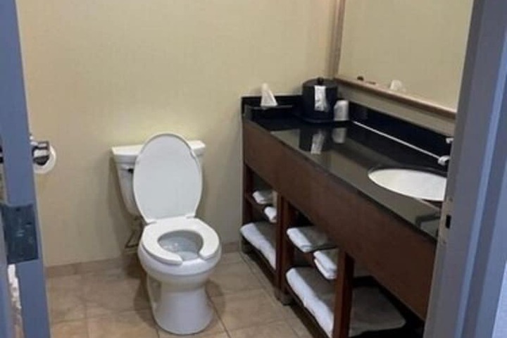 Room 25 of 64