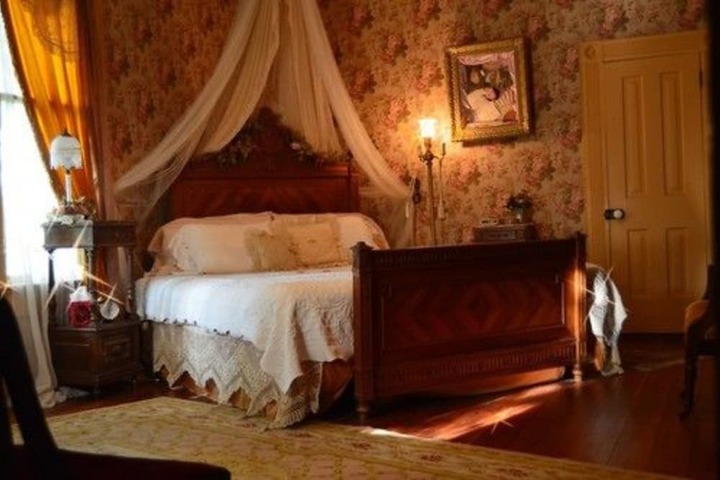 Room 53 of 108