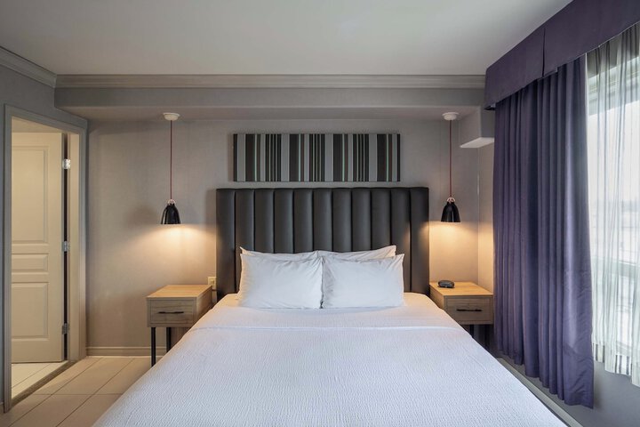 Room 27 of 68
