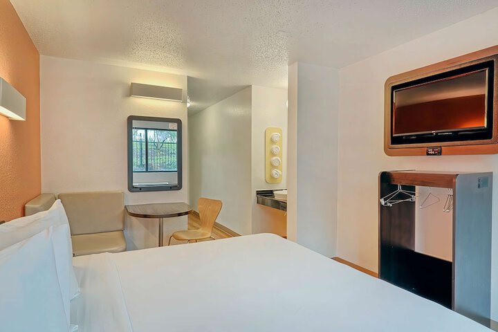 Room 27 of 45