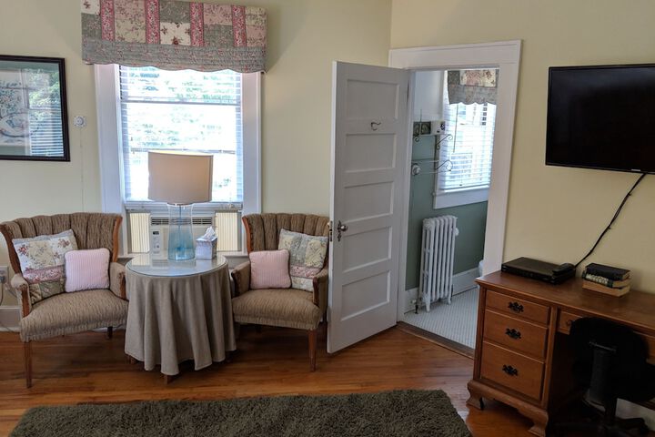 Room 110 of 143
