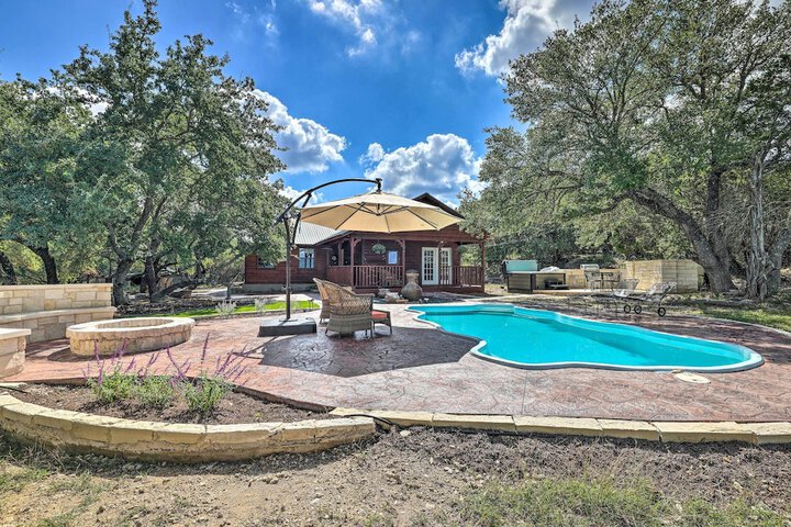 Dripping Springs Cabin w / Pool Hill Country Views