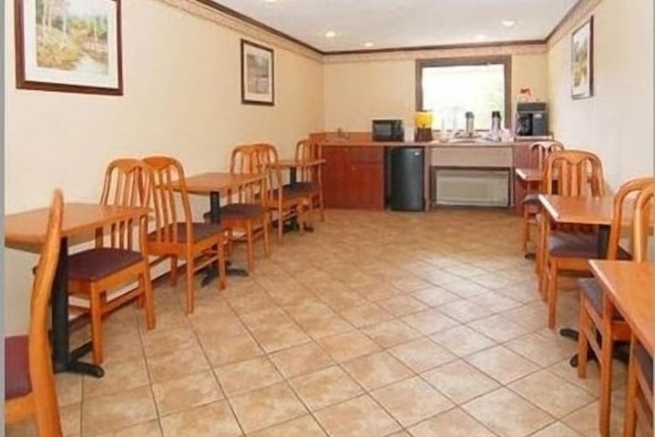 Americas Best Value Inn & Suites Warren Detroit