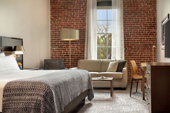 Room 32 of 75