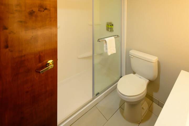 Room 8 of 40