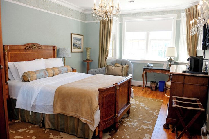 Manoir Chamberland (Adults Only No Pets)