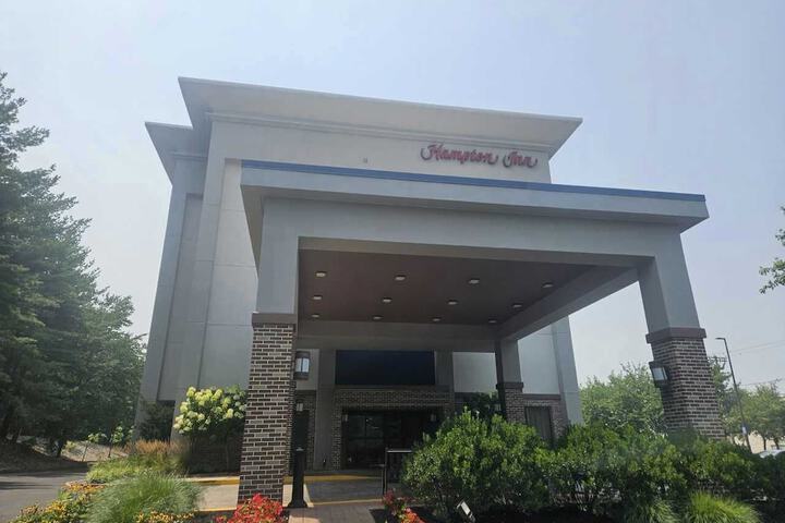 Hampton Inn by Hilton Philadelphia / Willow Grove