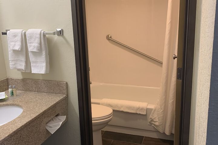 Room 33 of 39