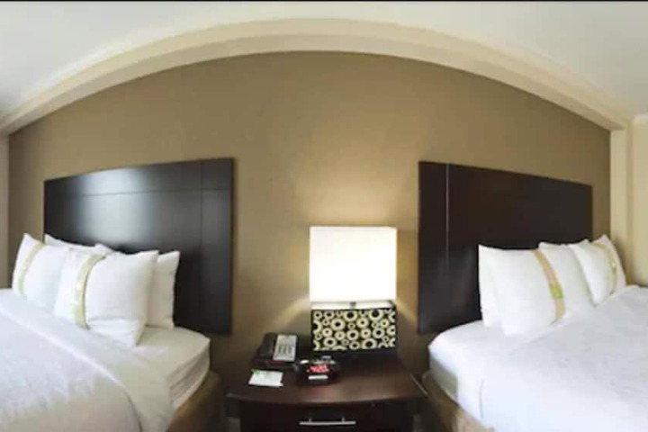 Room 25 of 47