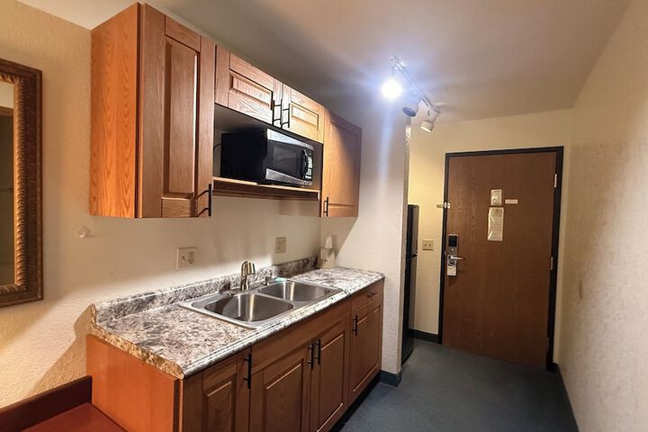 Clarion Hometown Inn