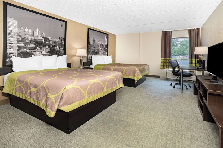 Room 13 of 35