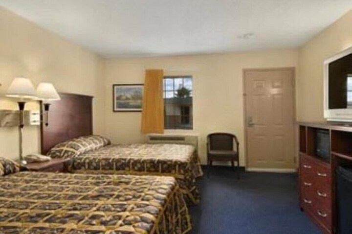 Room 6 of 12