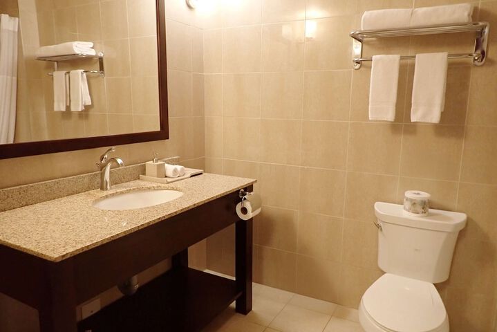 Days Inn & Suites by Wyndham Fort Saskatchewan