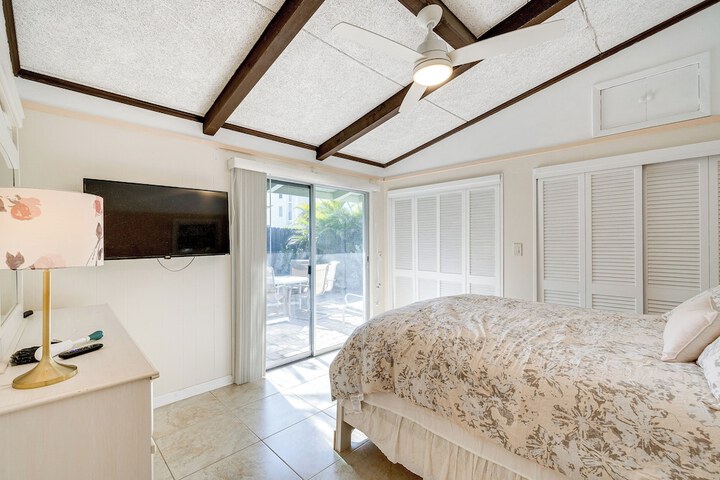 Manasota Key Vacation Rental w / Beach Access!